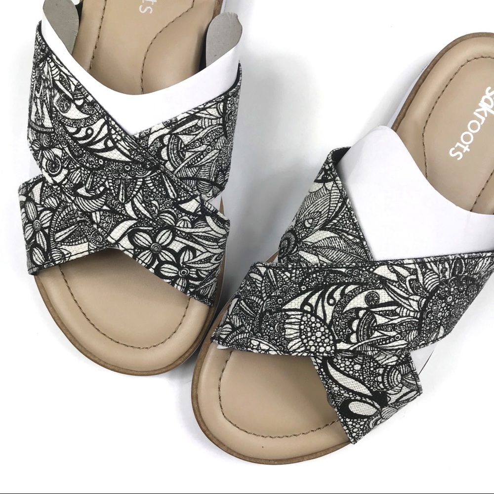 Sakroots Black & White Floral Slip On… - Picture 2 of 13